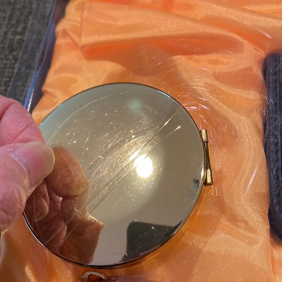 Robert Dice wristlet, card case and mirror set - Picture 13 of 16